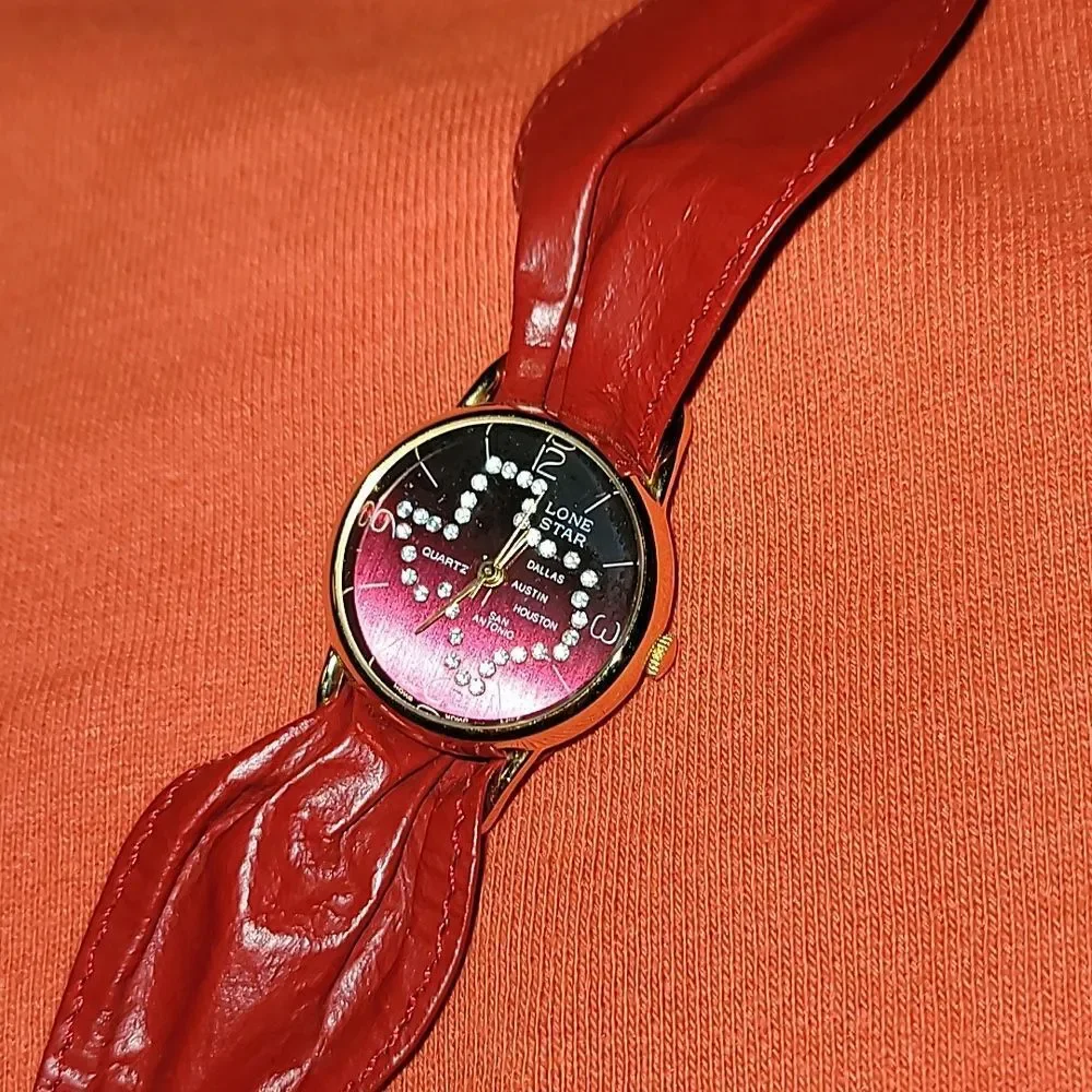 Vintage Texas State Shape in Crystals Watch‎ Gold Tone Ombre Face Red Leather
